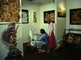Bambang Oetoro demonstreert batikkunst in eerste batikgalerie